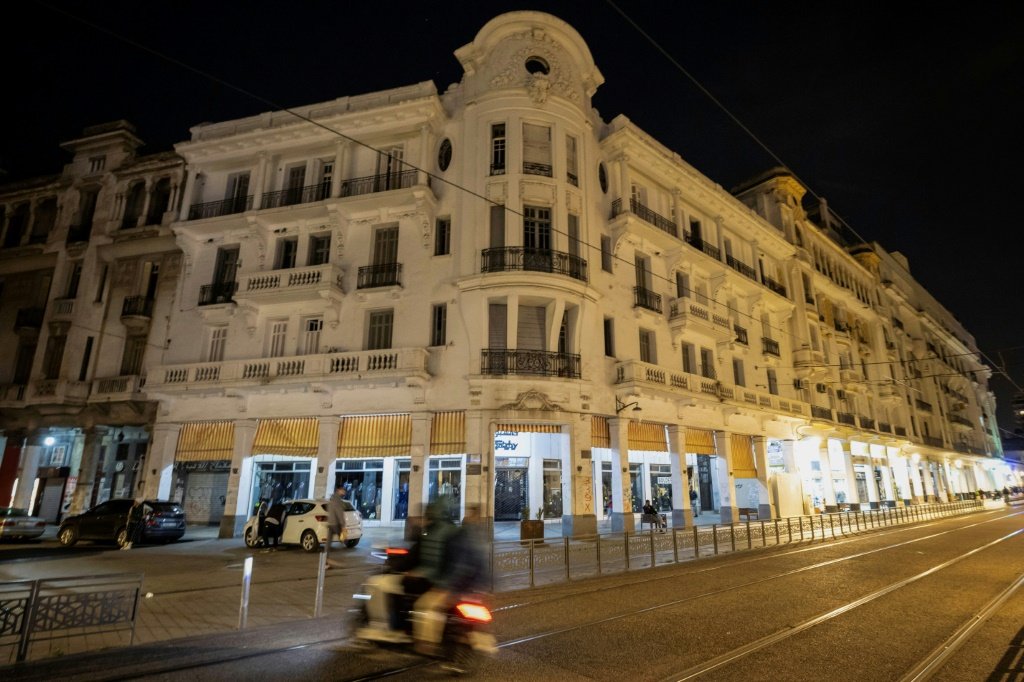découvrez l'élégance intemporelle de casablanca à travers son patrimoine art déco. plongez dans l'histoire fascinante de cette ville marocaine, où architecture moderne et influences historiques se rencontrent pour créer un cadre unique et inspirant.