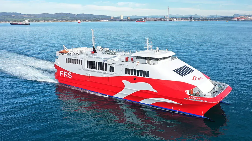 découvrez la liaison maritime entre ceuta et algeciras avec notre service de ferry. profitez d'un voyage rapide et confortable, offrant des vues splendides sur le détroit de gibraltar. réservez dès maintenant pour explorer la riche culture de ceuta ou la beauté naturelle d'algeciras.