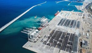 découvrez le port de nador, une porte d'entrée fascinante vers le maroc. ce havre maritime offre des services modernes et un accès privilégié aux merveilles de la région. que ce soit pour le commerce ou le tourisme, le port de nador est un lieu incontournable pour explorer la riche culture et les paysages époustouflants du pays.
