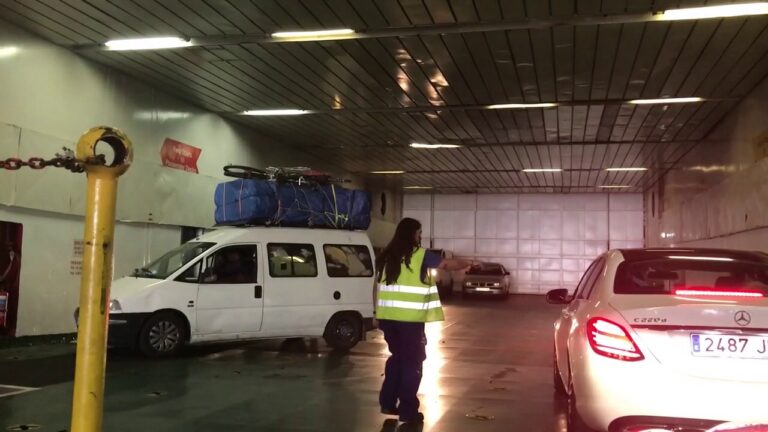 découvrez les meilleures options de ferry pour traverser la mer méditerranée avec votre voiture entre la france et le maroc. profitez d'un voyage confortable et pratique tout en explorant les magnifiques paysages.