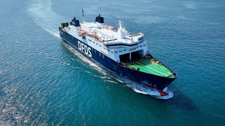 découvrez la liaison algesiras-tanger, un lien maritime essentiel entre l'espagne et le maroc. explorez les options de ferry, les horaires et les informations pratiques pour un voyage agréable entre ces deux destinations.