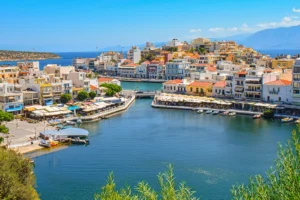 découvrez la magie de la crète, une île méditerranéenne riche en histoire, paysages à couper le souffle et traditions culturelles. explorez ses plages idylliques, ses villages pittoresques et savourez une cuisine délicieuse qui fera de votre séjour une expérience inoubliable.