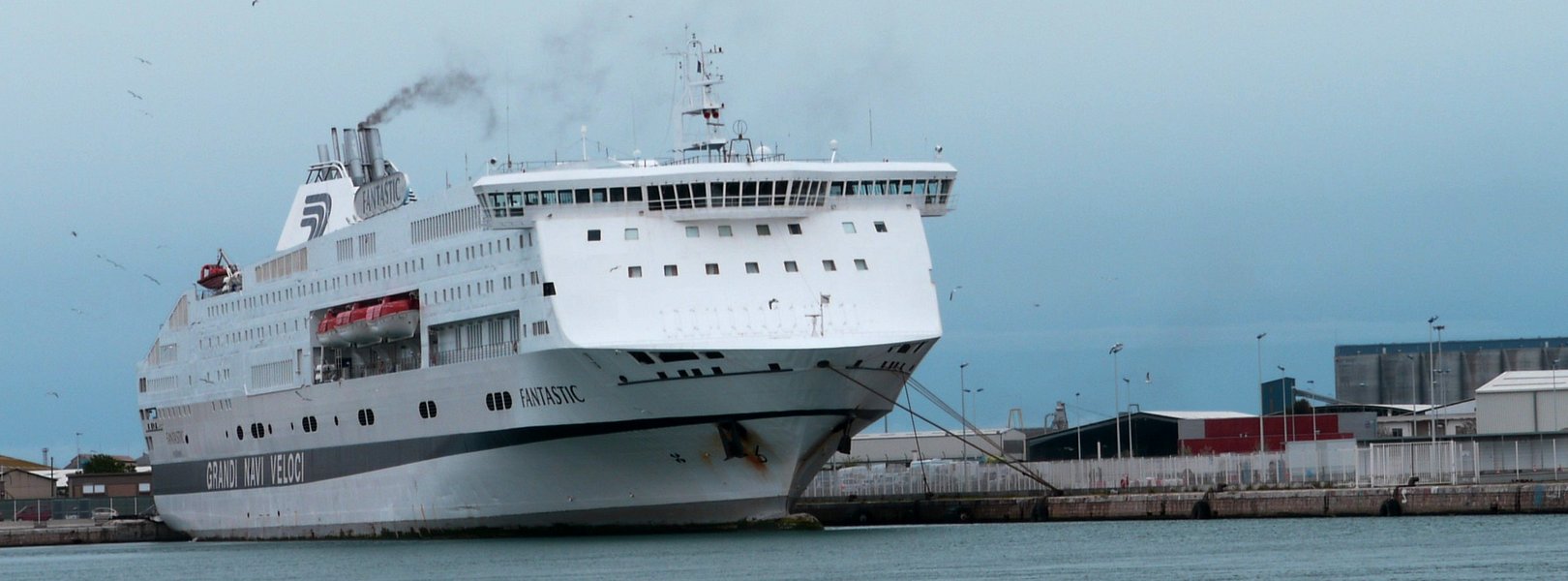 découvrez les horaires et tarifs des traversées marseille-tanger. planifiez votre voyage entre la france et le maroc avec nos informations complètes pour un passage en ferry fluide et agréable.